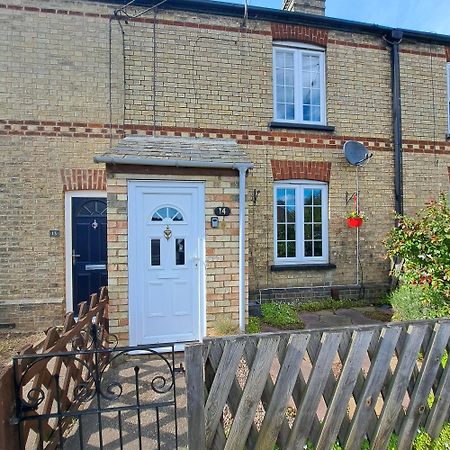 Generous 3 Bed In The Heart Of The Village Huntingdon Esterno foto