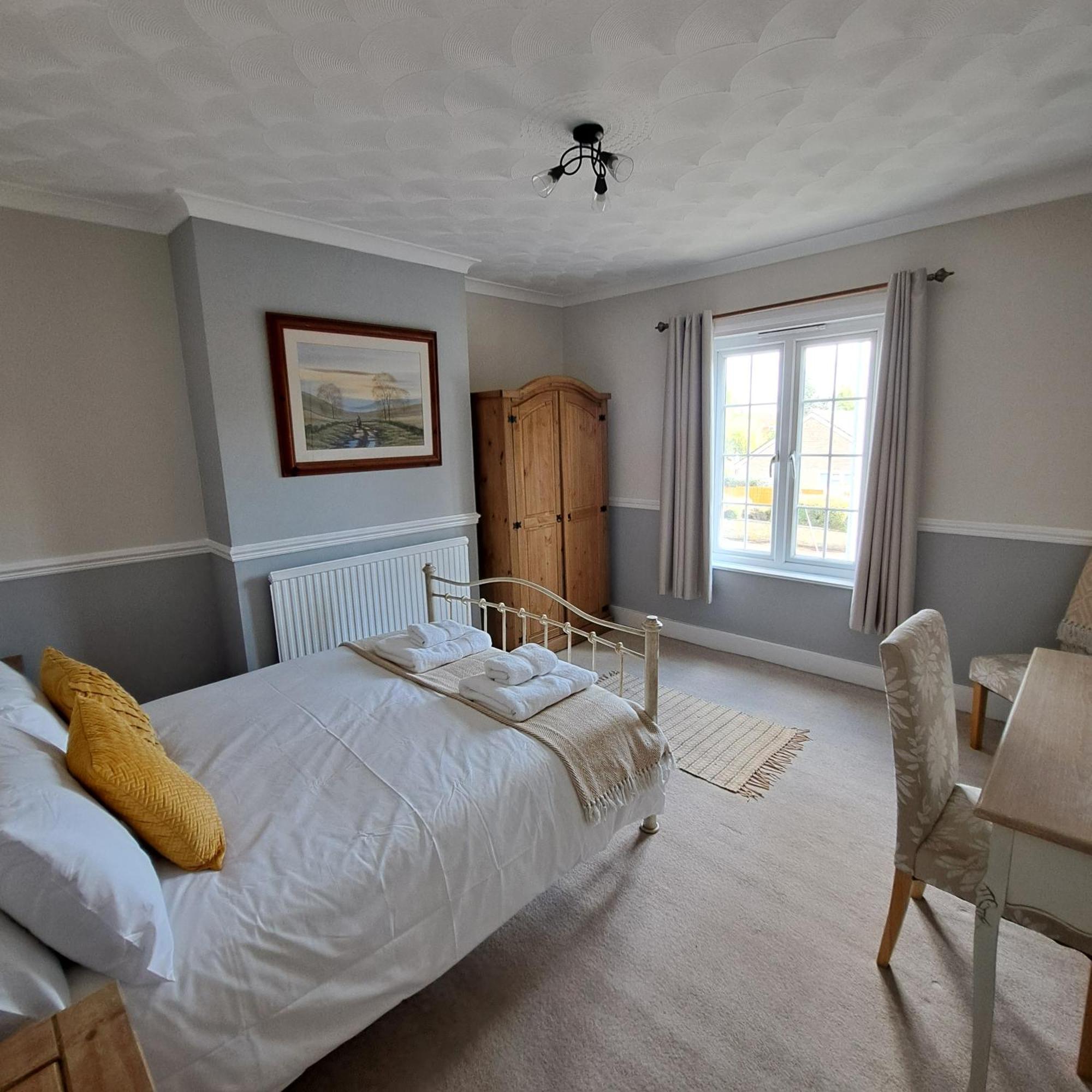 Generous 3 Bed In The Heart Of The Village Huntingdon Esterno foto