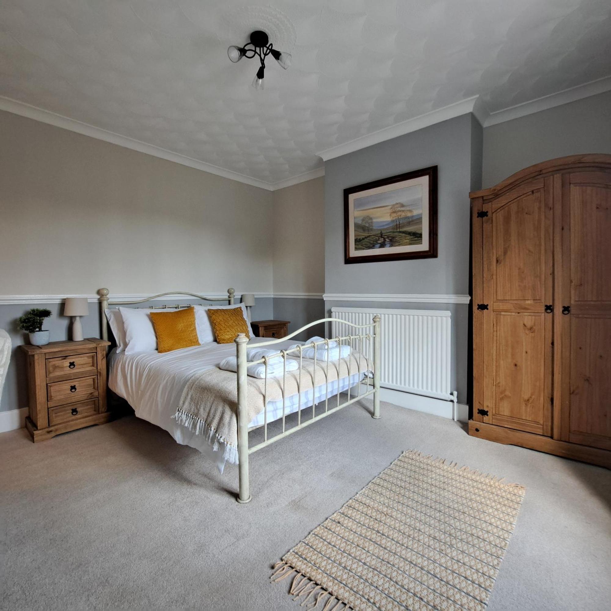 Generous 3 Bed In The Heart Of The Village Huntingdon Esterno foto