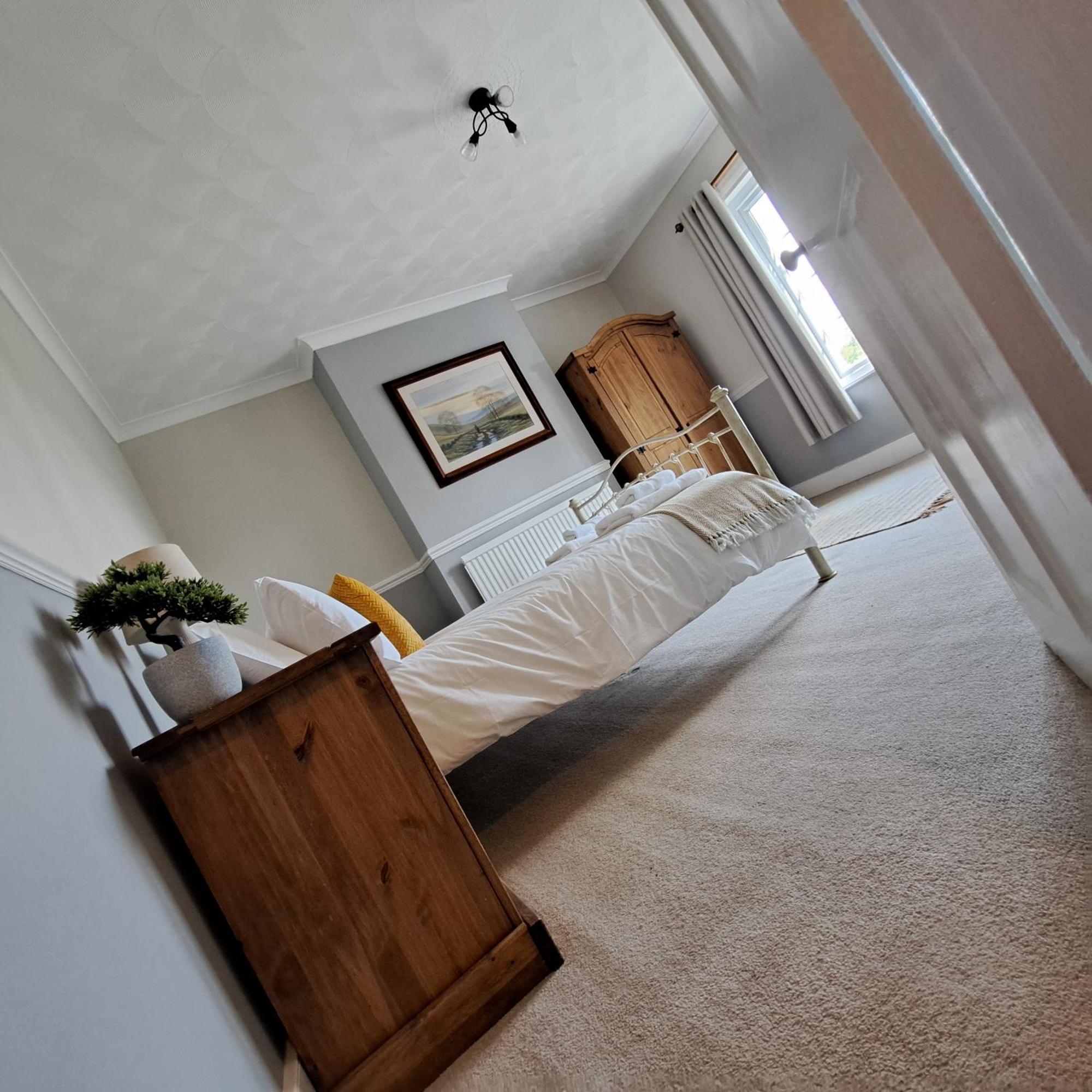 Generous 3 Bed In The Heart Of The Village Huntingdon Esterno foto